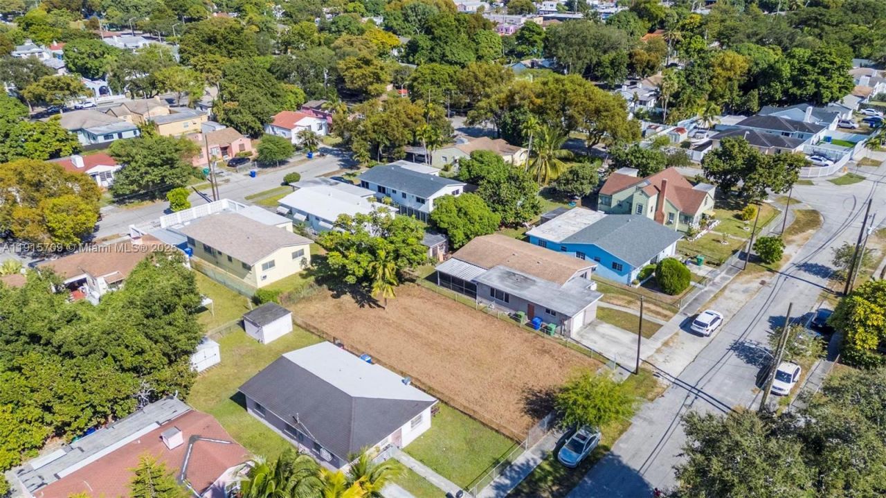 915 NW 44th St, Miami, FL 33127 Photo