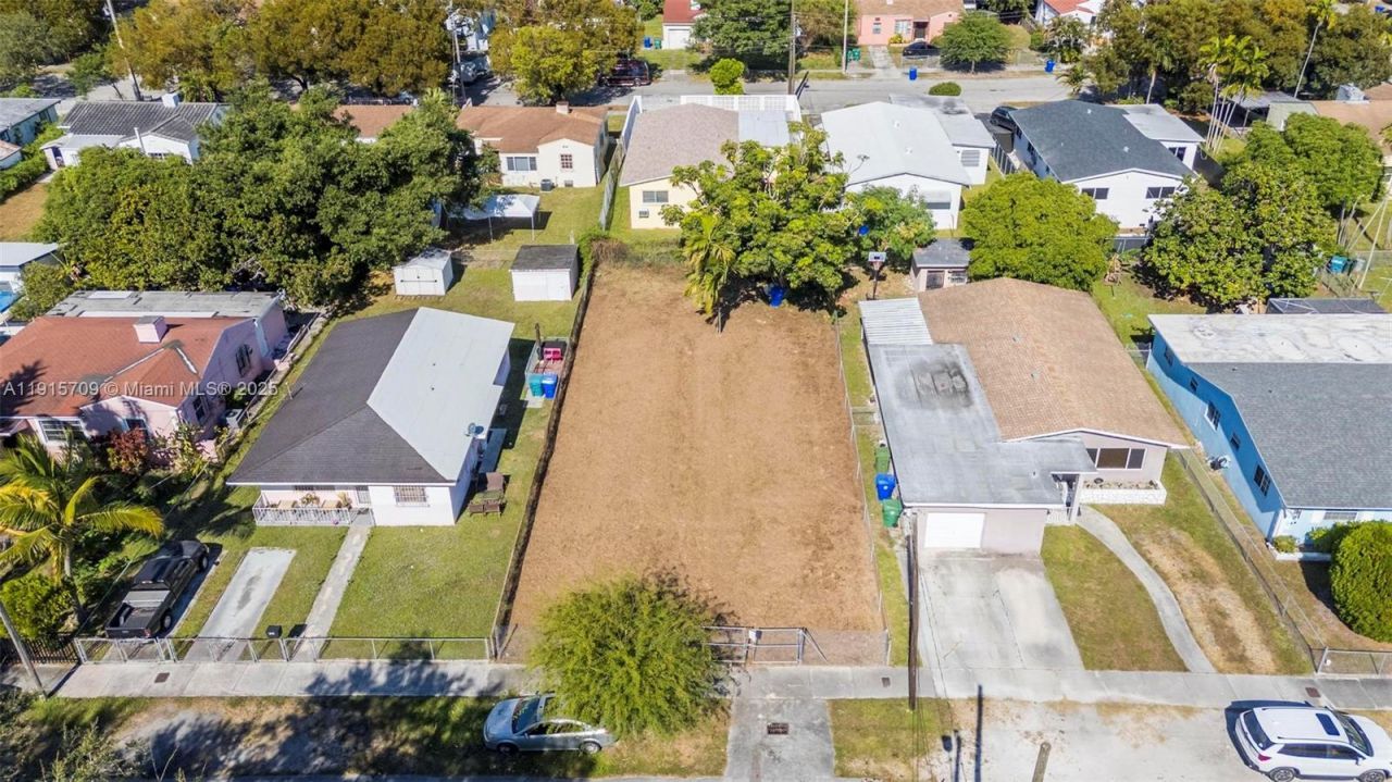 915 NW 44th St, Miami, FL 33127 Photo