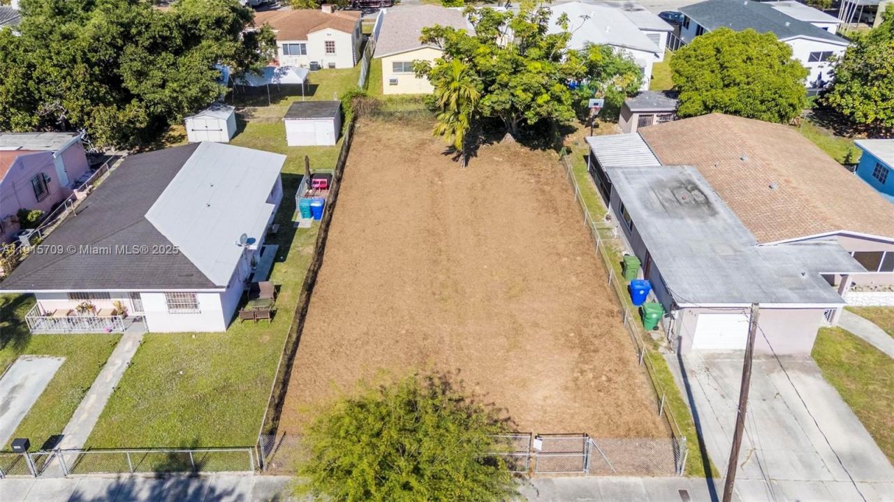 915 NW 44th St, Miami, FL 33127 Photo