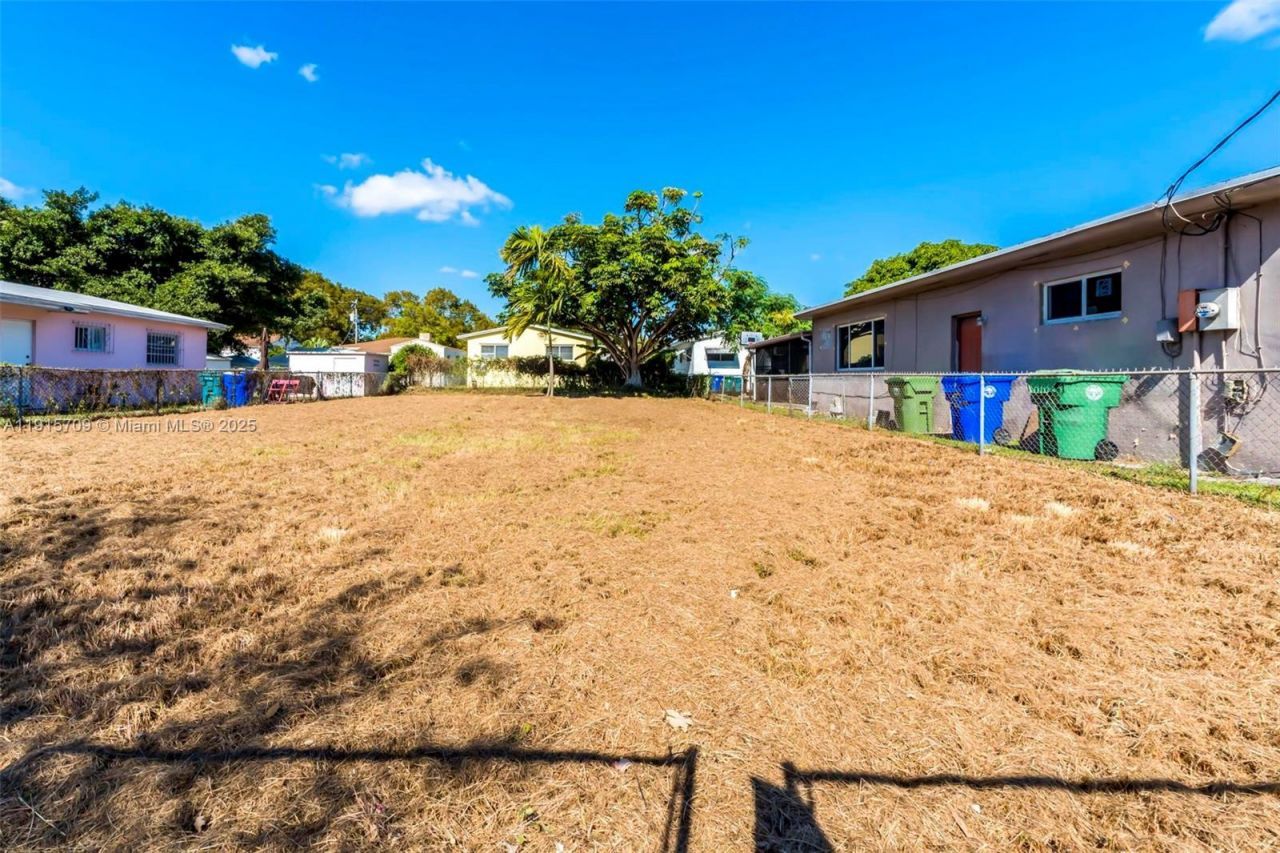 915 NW 44th St, Miami, FL 33127 Photo