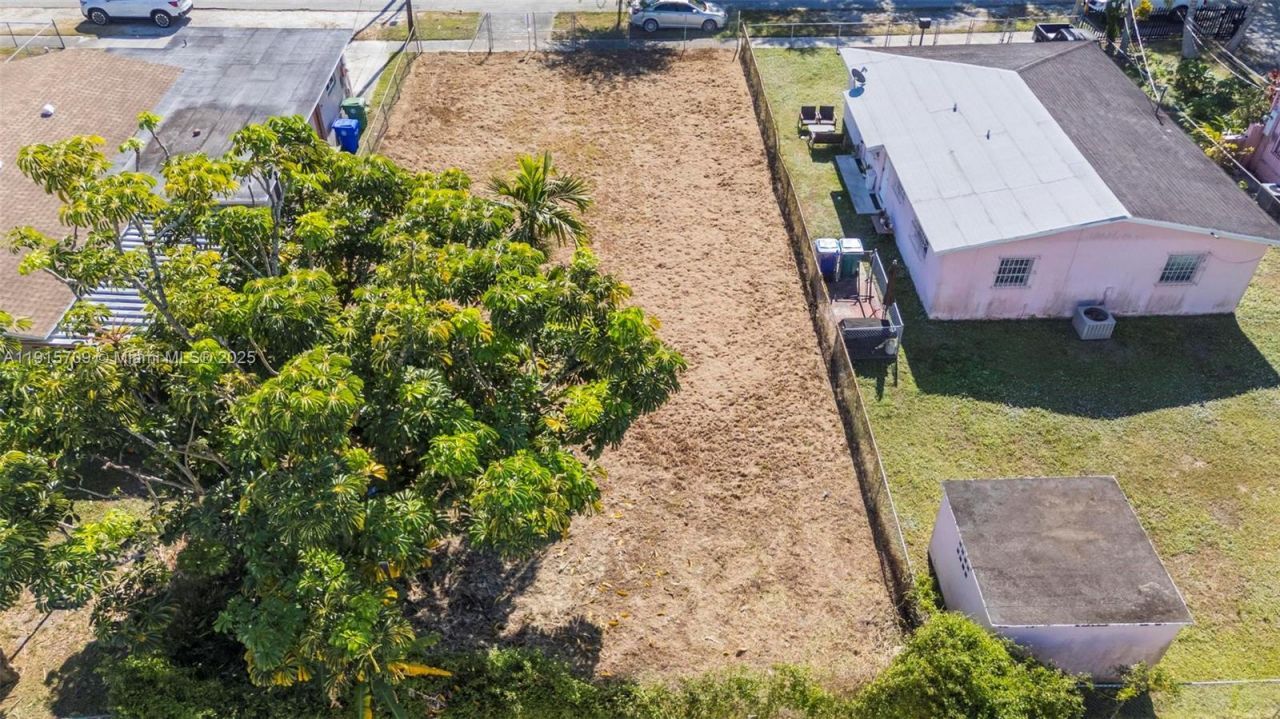 915 NW 44th St, Miami, FL 33127 Photo