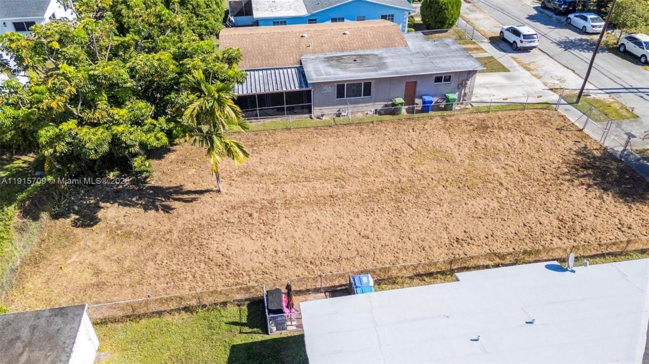 915 NW 44th St, Miami, FL 33127 Photo