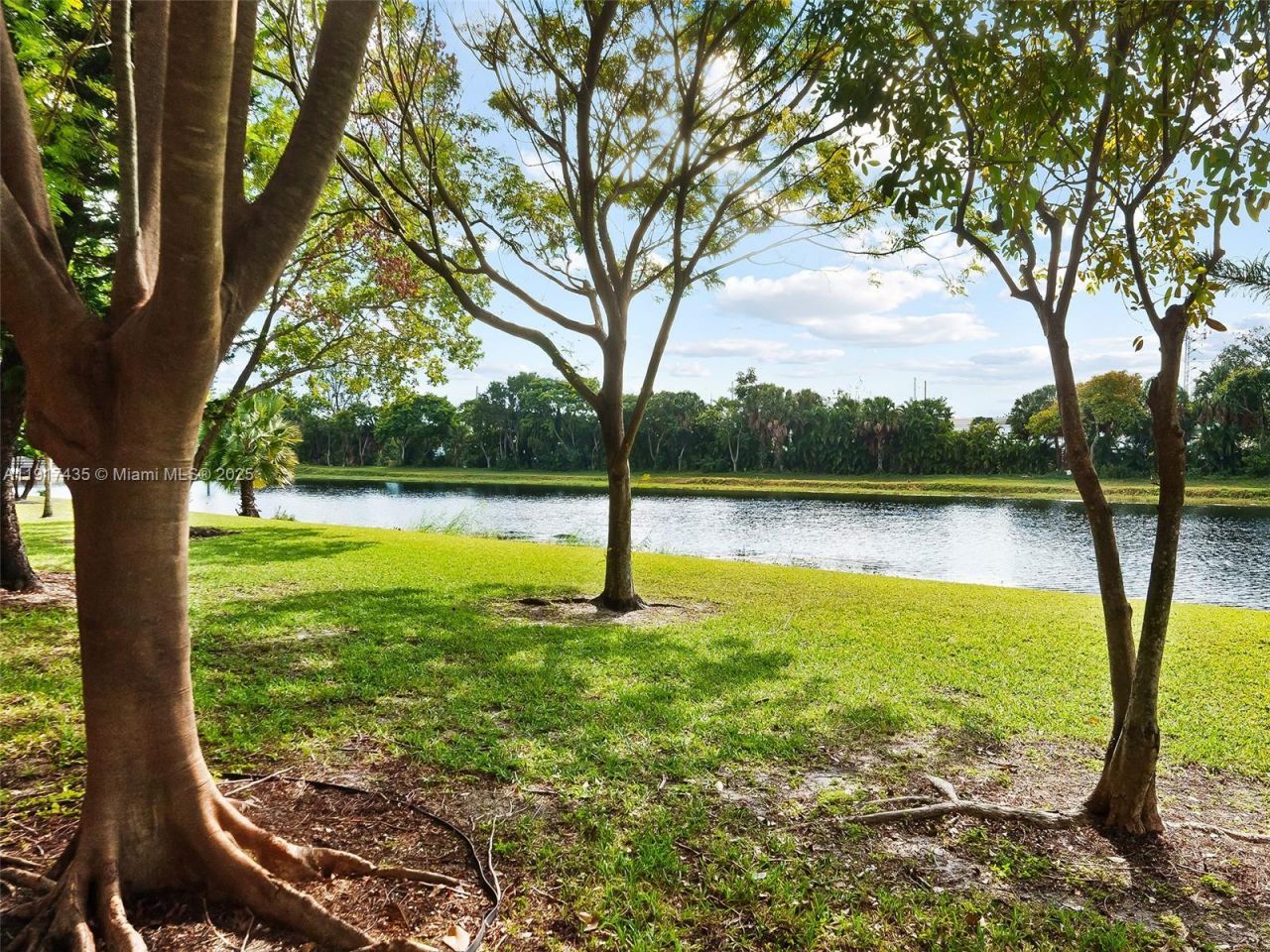 2202 S Cypress Bend Dr, Unit 204, Pompano Beach, FL 33069 Photo