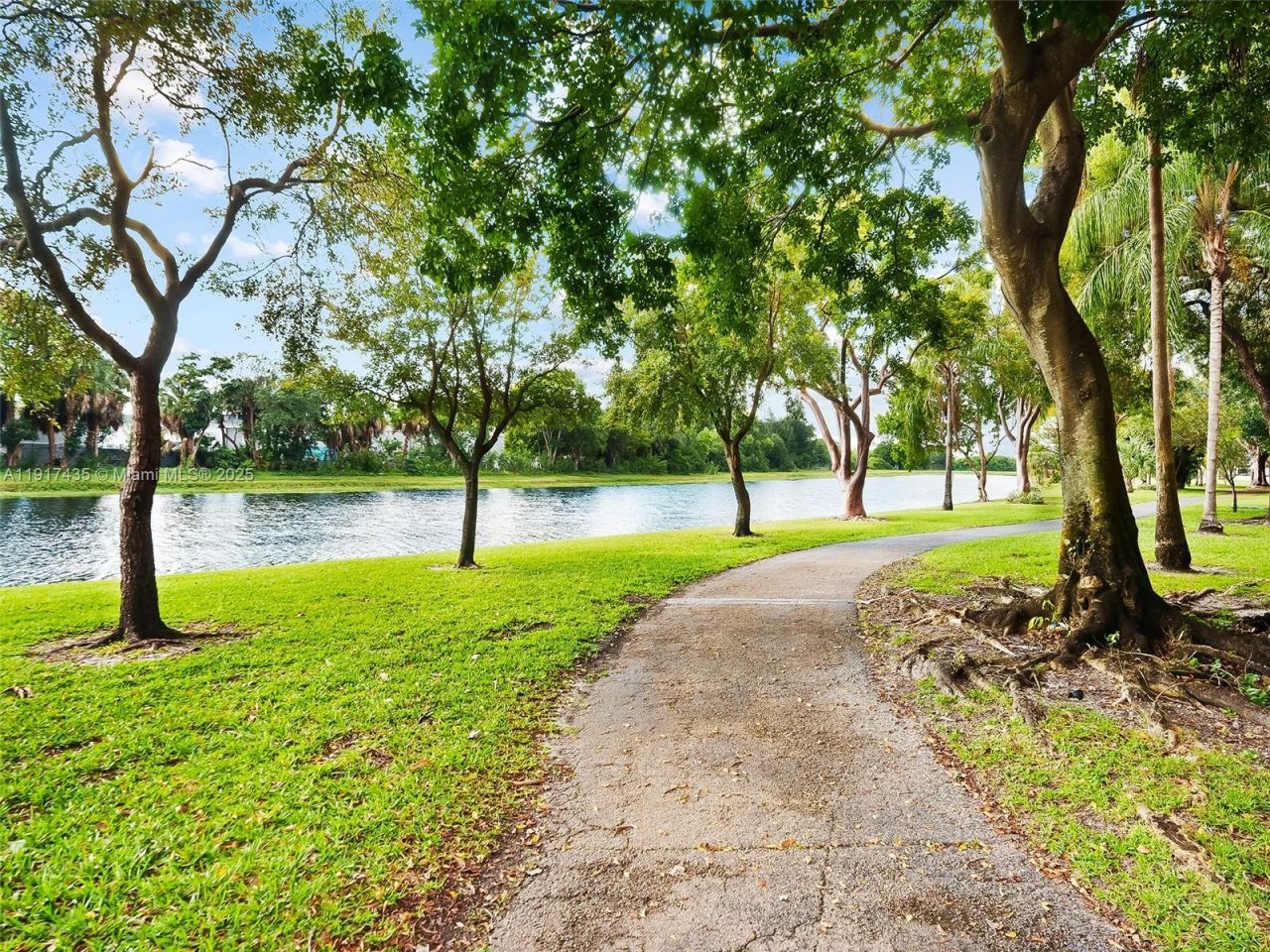 2202 S Cypress Bend Dr, Unit 204, Pompano Beach, FL 33069 Photo