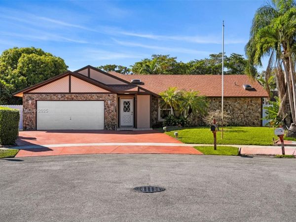 8920 NW 15th St, Pembroke Pines, FL 33024