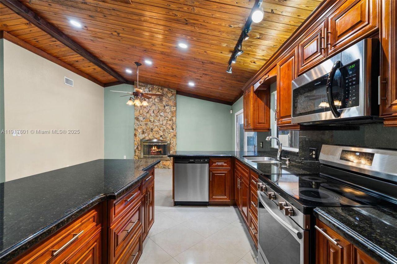 8920 NW 15th St, Pembroke Pines, FL 33024 Photo