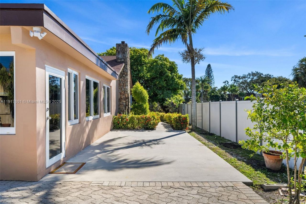 8920 NW 15th St, Pembroke Pines, FL 33024 Photo