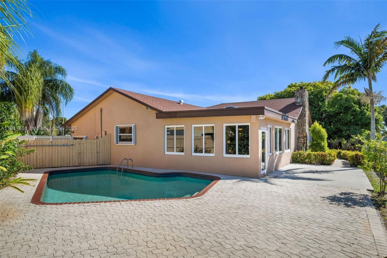 8920 NW 15th St, Pembroke Pines, FL 33024 Photo