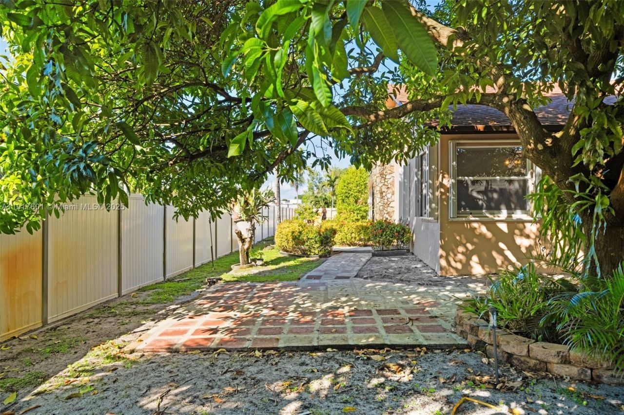 8920 NW 15th St, Pembroke Pines, FL 33024 Photo