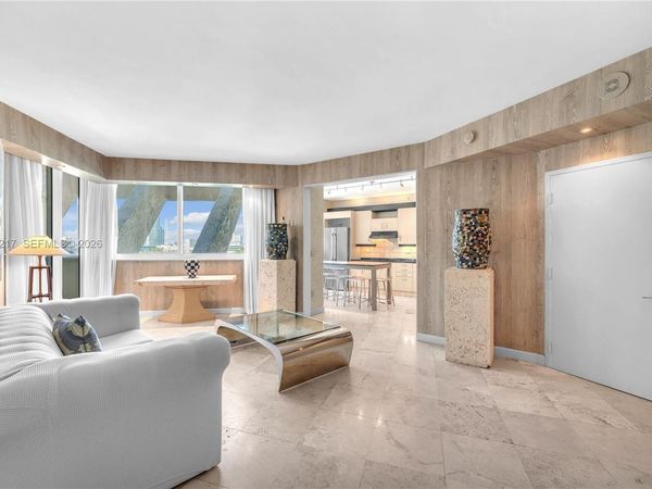 300 S Pointe Dr, Unit 906, Miami Beach, FL 33139