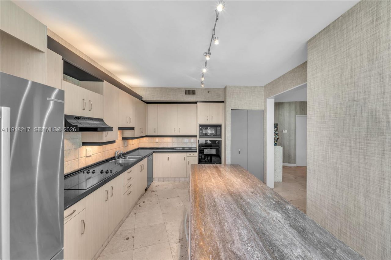 300 S Pointe Dr, Unit 906, Miami Beach, FL 33139 Photo