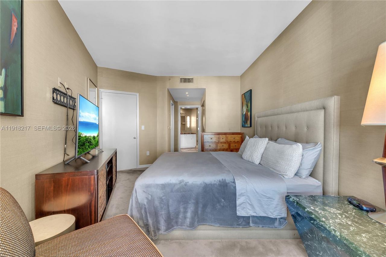 300 S Pointe Dr, Unit 906, Miami Beach, FL 33139 Photo