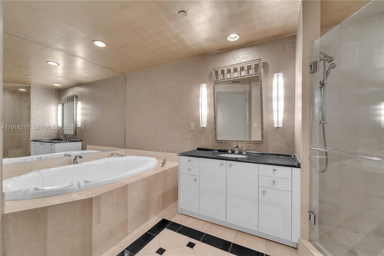 300 S Pointe Dr, Unit 906, Miami Beach, FL 33139 Photo