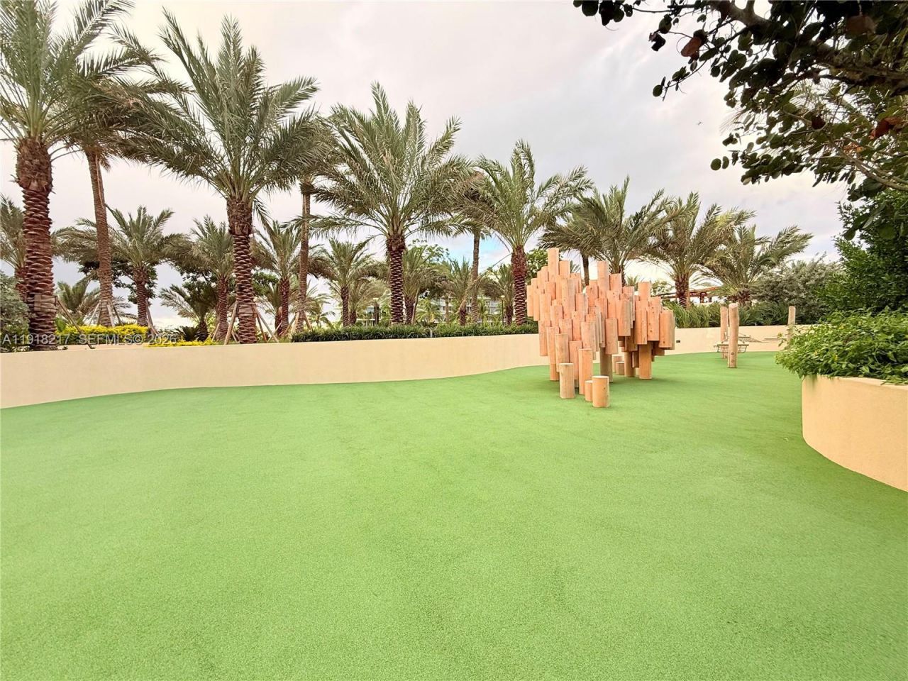 300 S Pointe Dr, Unit 906, Miami Beach, FL 33139 Photo