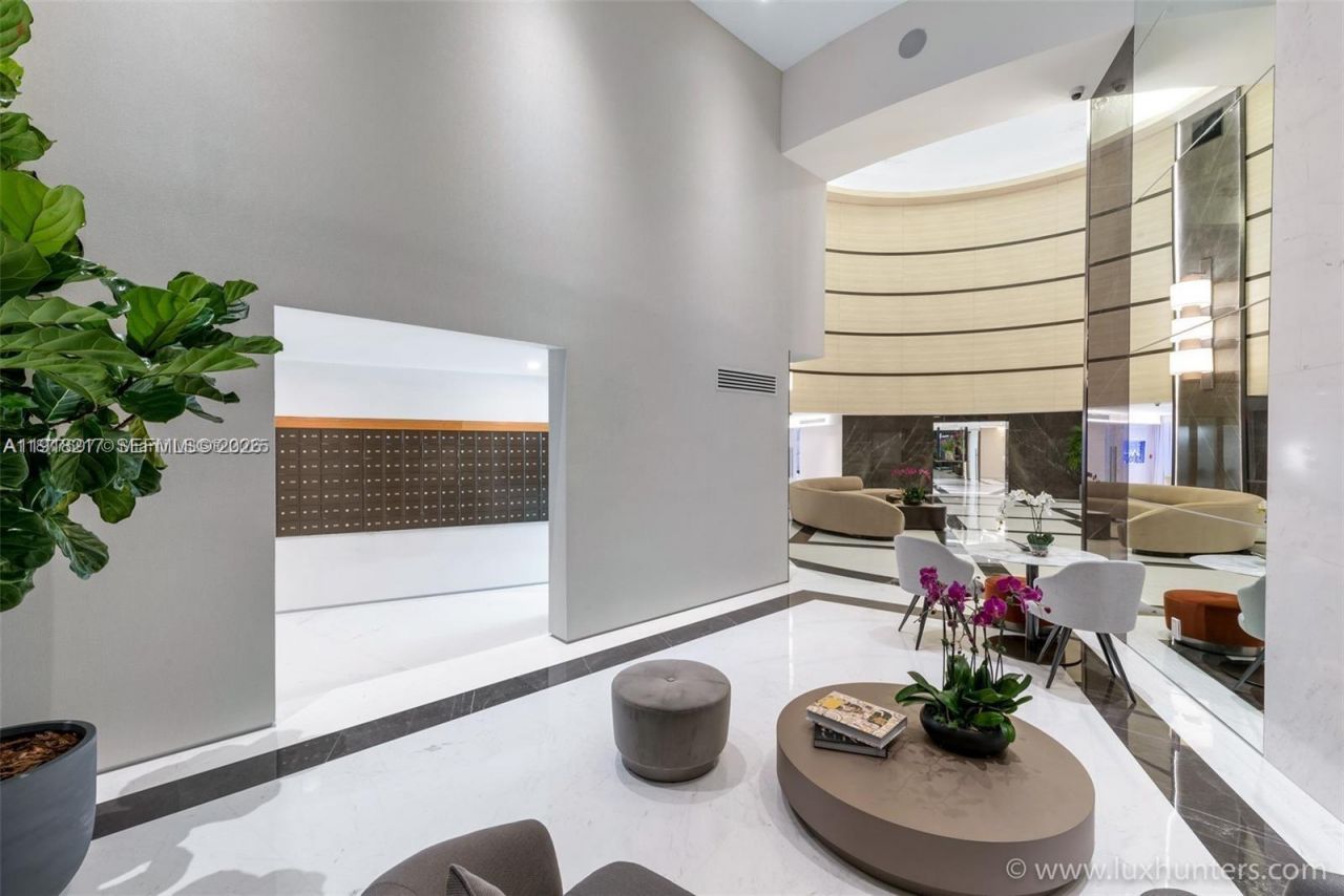 300 S Pointe Dr, Unit 906, Miami Beach, FL 33139 Photo