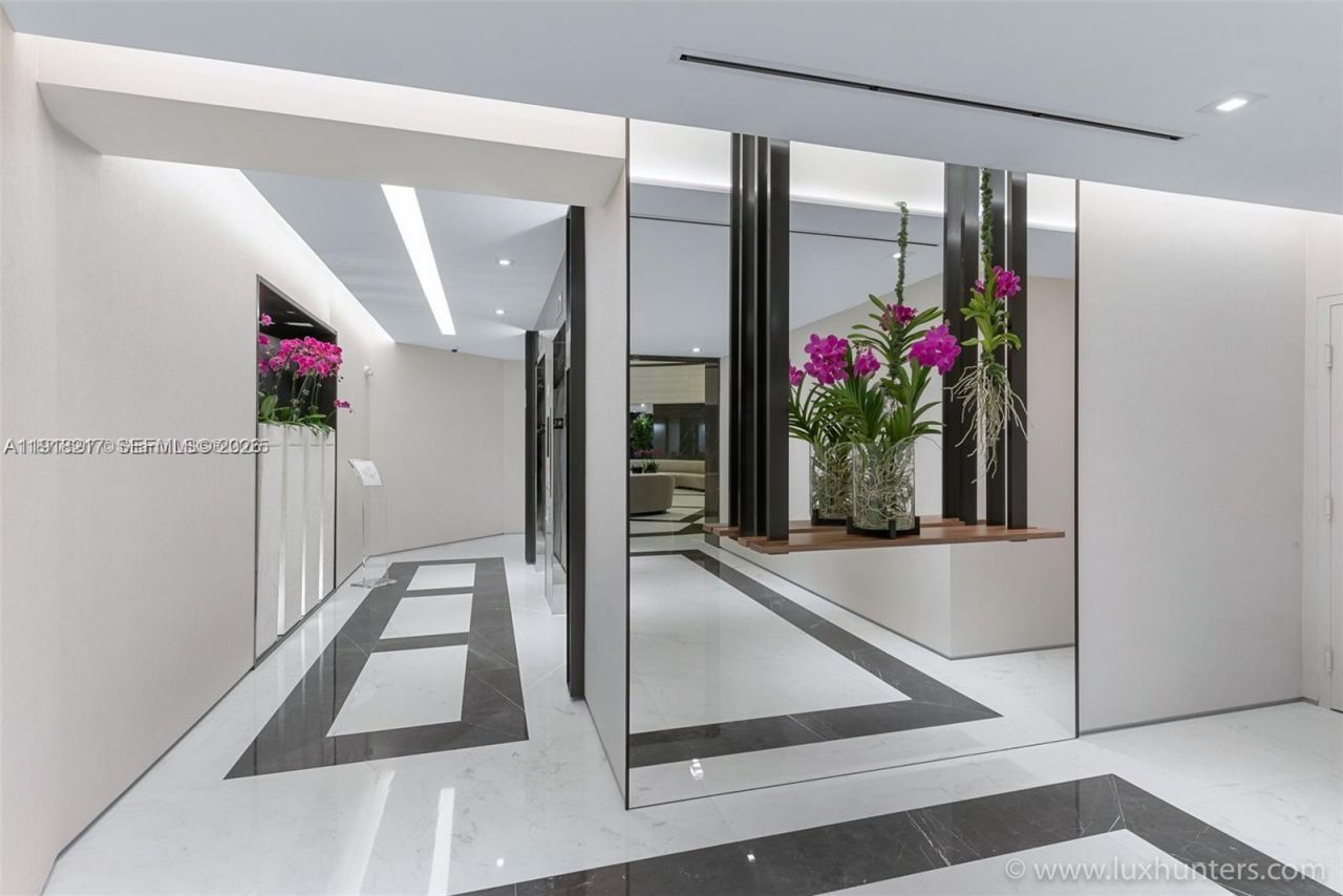 300 S Pointe Dr, Unit 906, Miami Beach, FL 33139 Photo