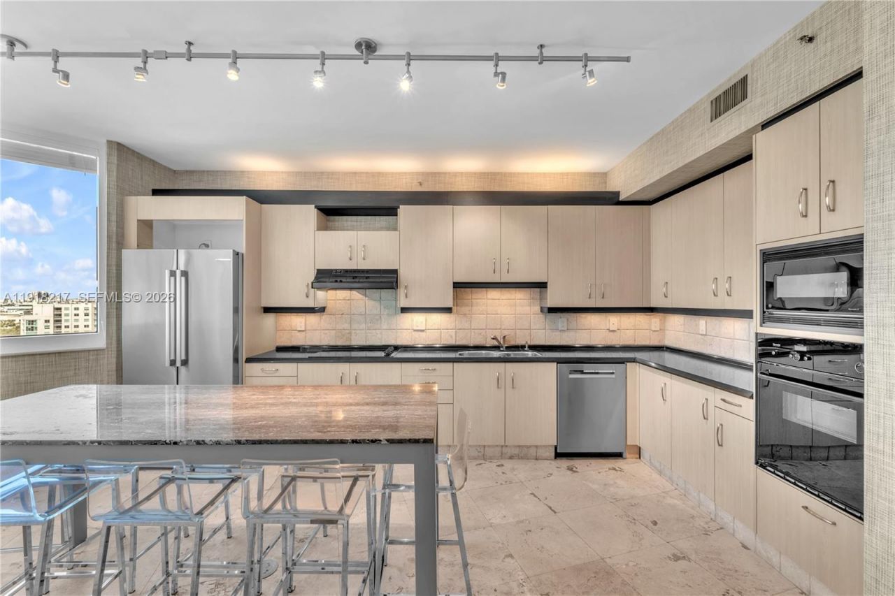 300 S Pointe Dr, Unit 906, Miami Beach, FL 33139 Photo