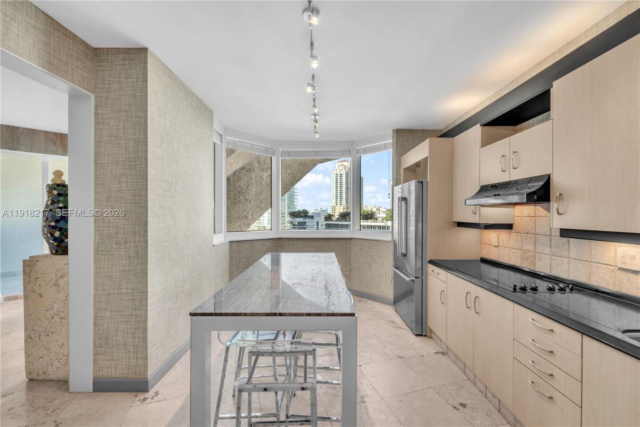 300 S Pointe Dr, Unit 906, Miami Beach, FL 33139 Photo