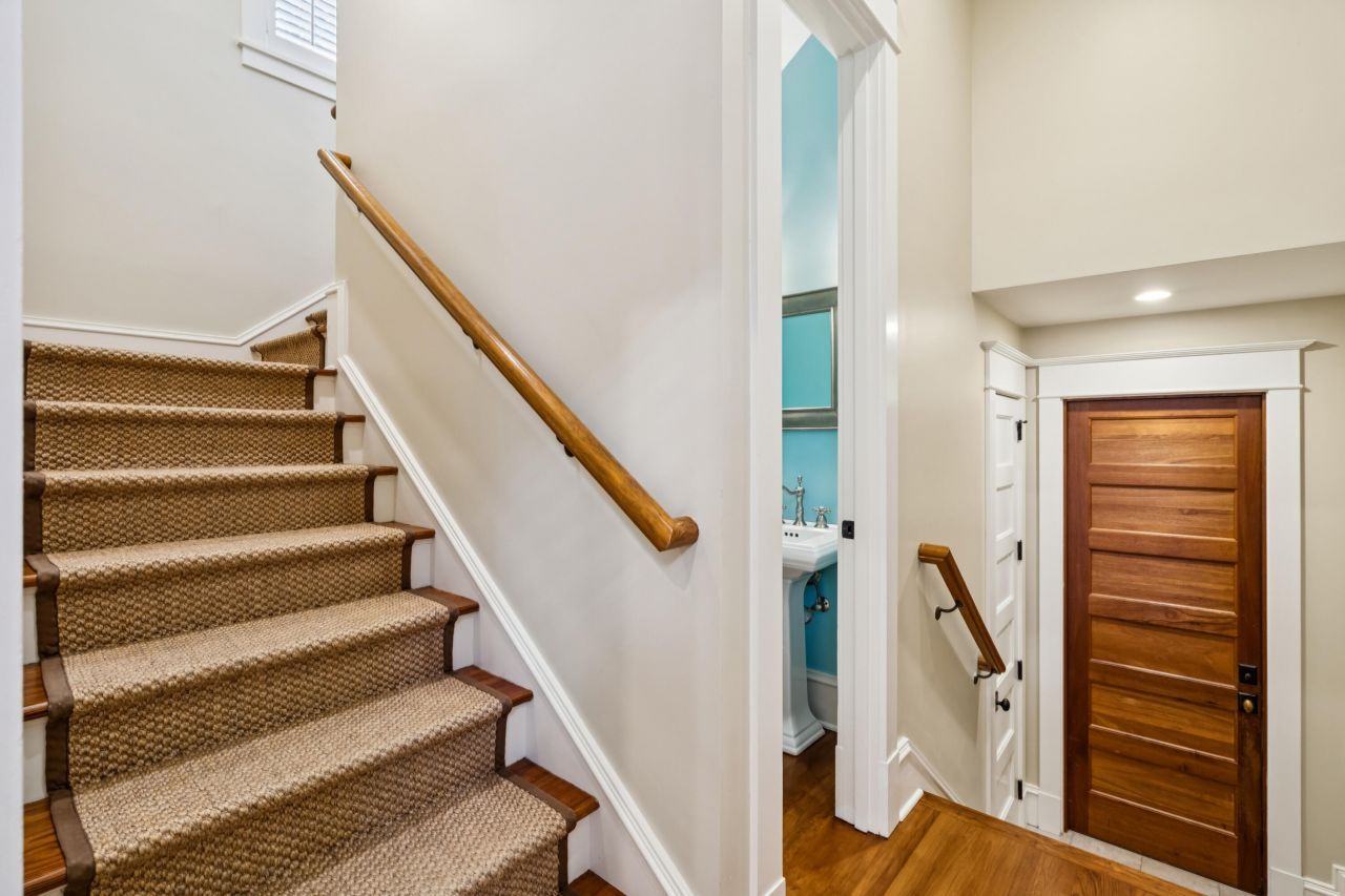 66 Sanibel Street Photo 17