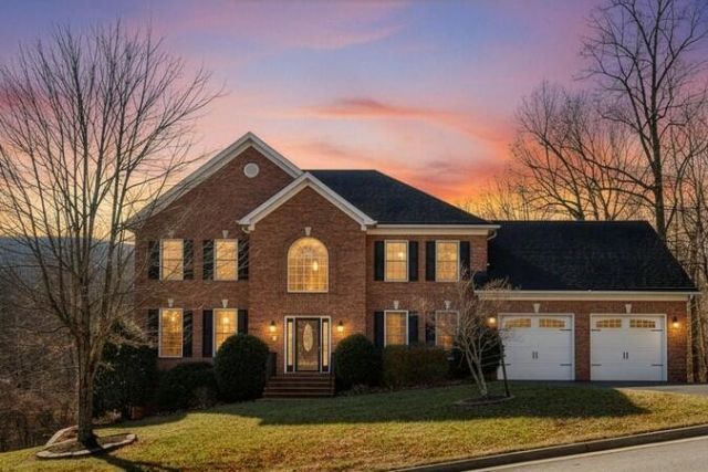 7524 Autumn Park Dr, Roanoke, VA 24018 Main Photo