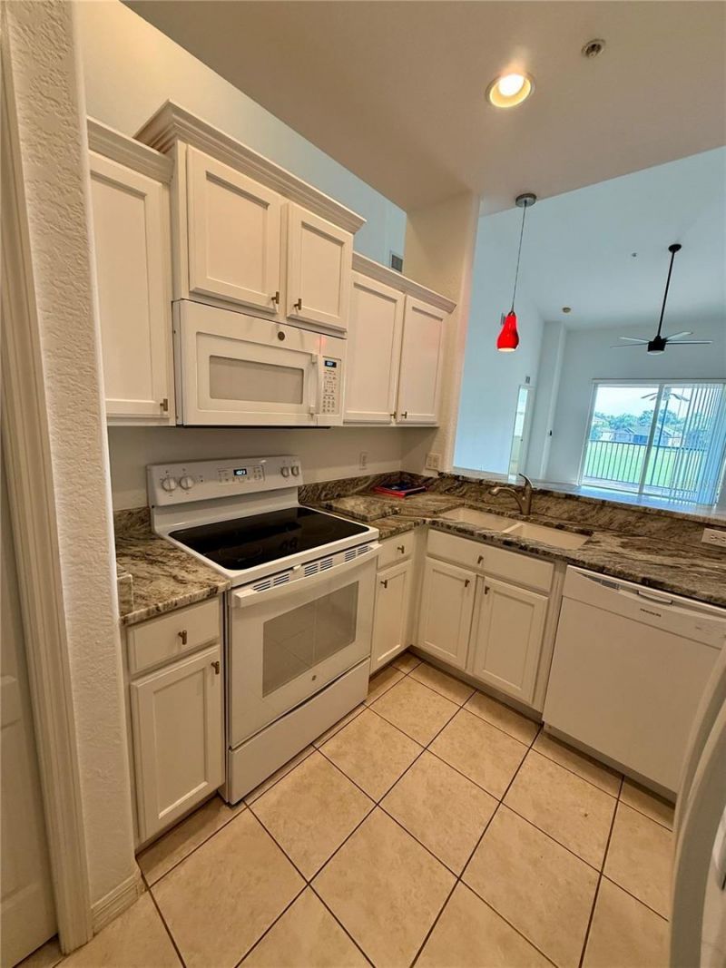 819 Fairwaycove Lane, Unit 203, Bradenton, FL 34212 Photo