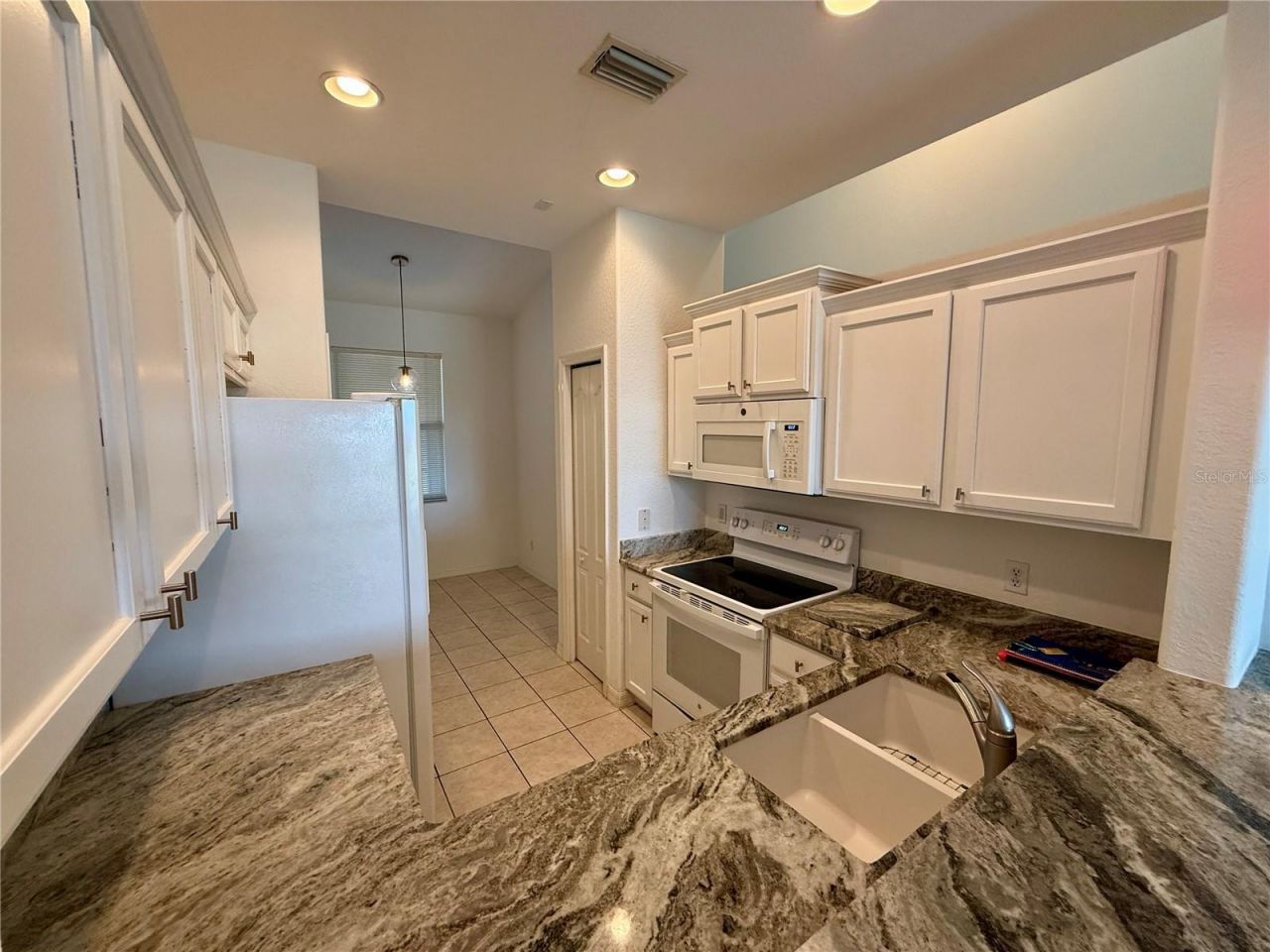 819 Fairwaycove Lane, Unit 203, Bradenton, FL 34212 Photo