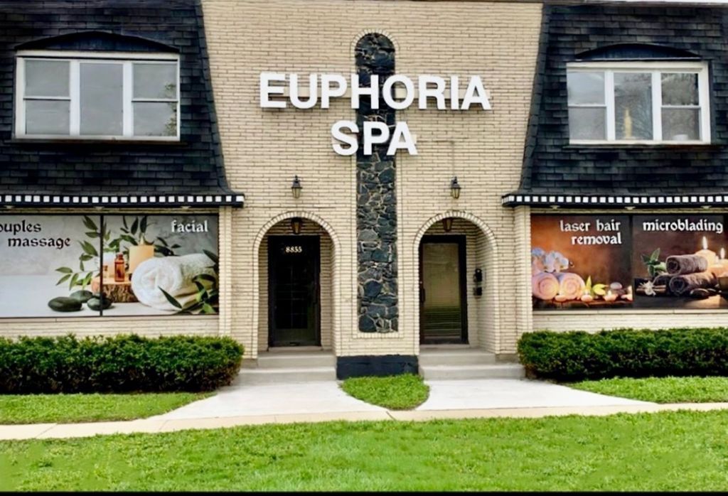 8855 S Roberts Road, Hickory Hills, IL 60457