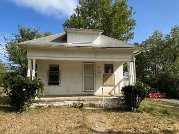 8325 WABASH Avenue, Kansas City, MO 64132