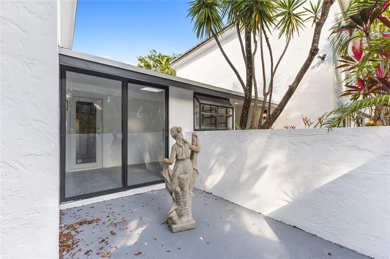 4701 NW 1st Pl, Deerfield Beach, FL 33442 Photo