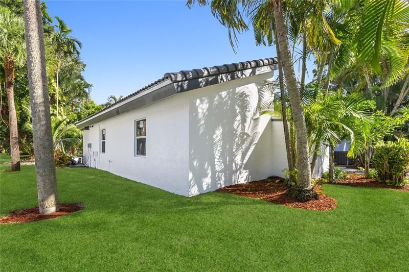 4701 NW 1st Pl, Deerfield Beach, FL 33442 Photo