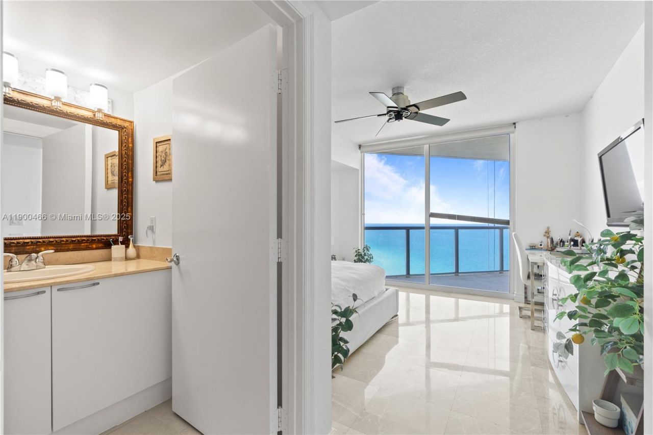 16699 Collins Ave, Unit 3604, Sunny Isles Beach, FL 33160 Photo