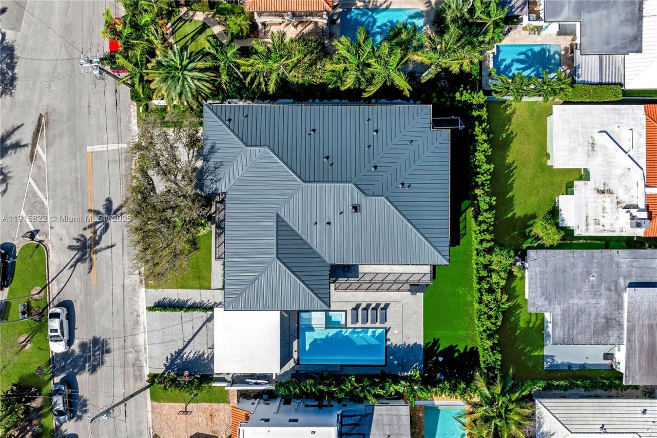 9045 Hawthorne Ave, Surfside, FL 33154 Photo