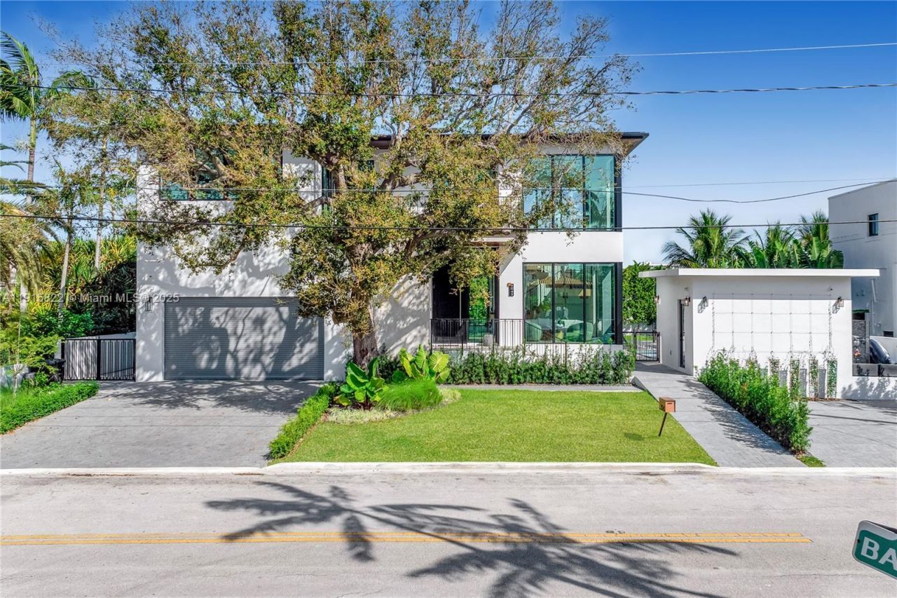 9045 Hawthorne Ave, Surfside, FL 33154 Photo