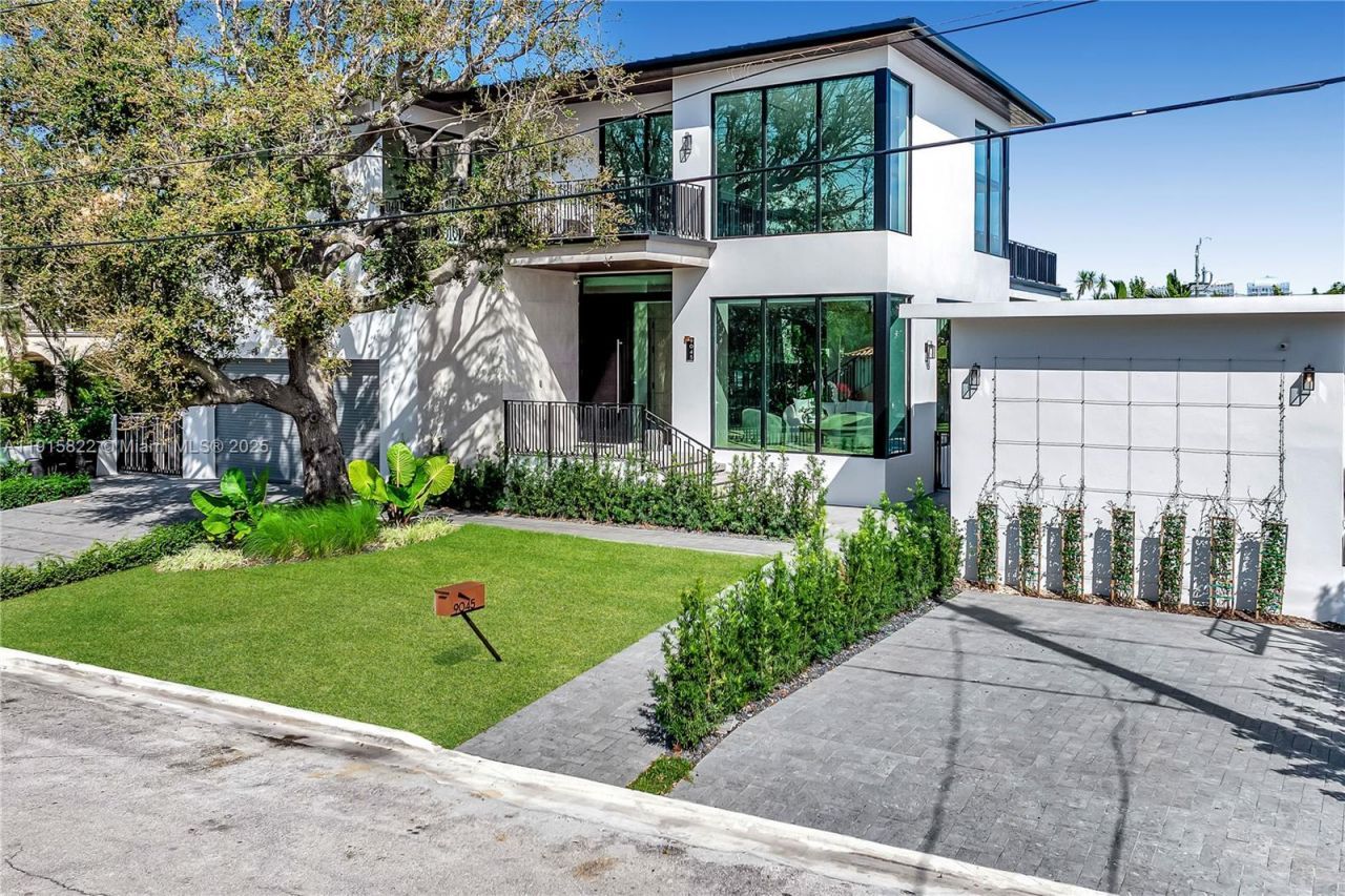 9045 Hawthorne Ave, Surfside, FL 33154 Photo