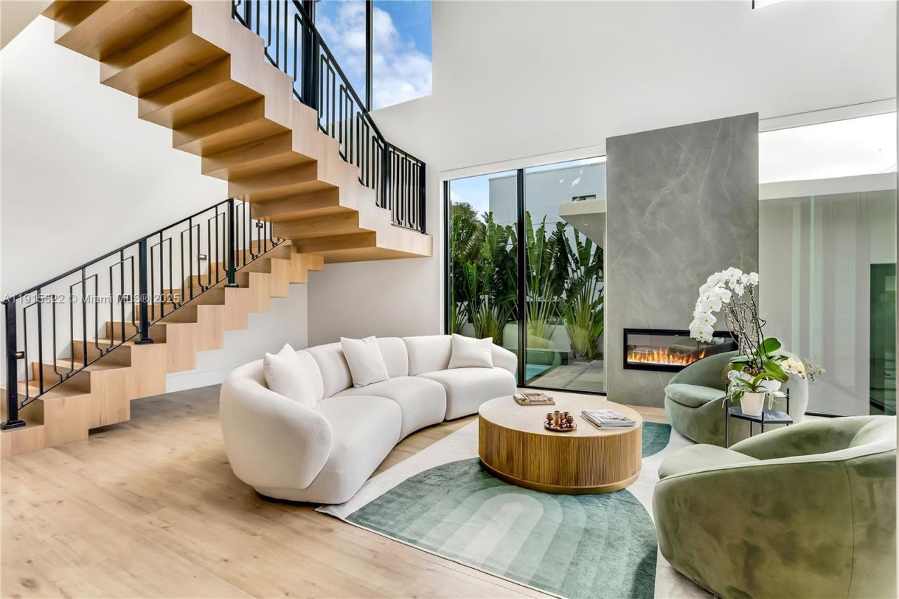 9045 Hawthorne Ave, Surfside, FL 33154 Photo