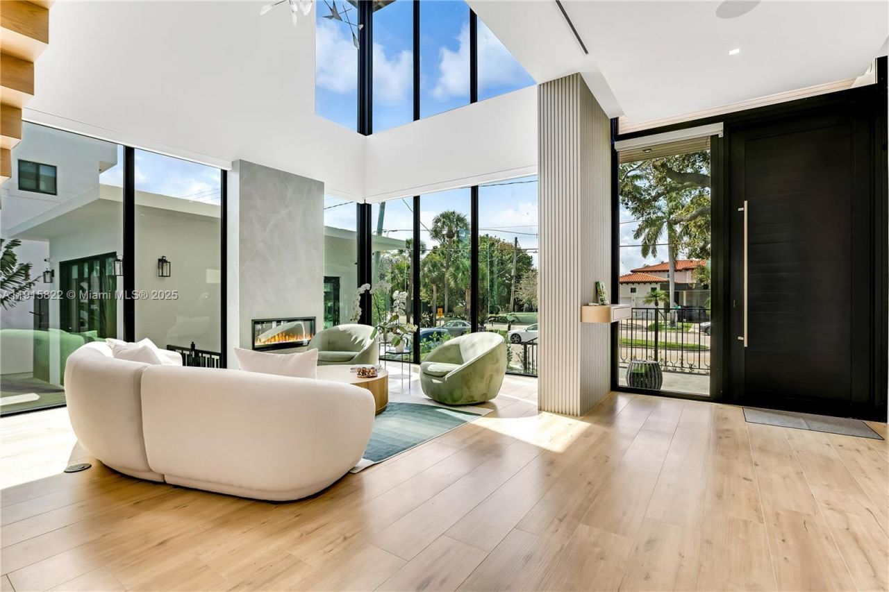 9045 Hawthorne Ave, Surfside, FL 33154 Photo