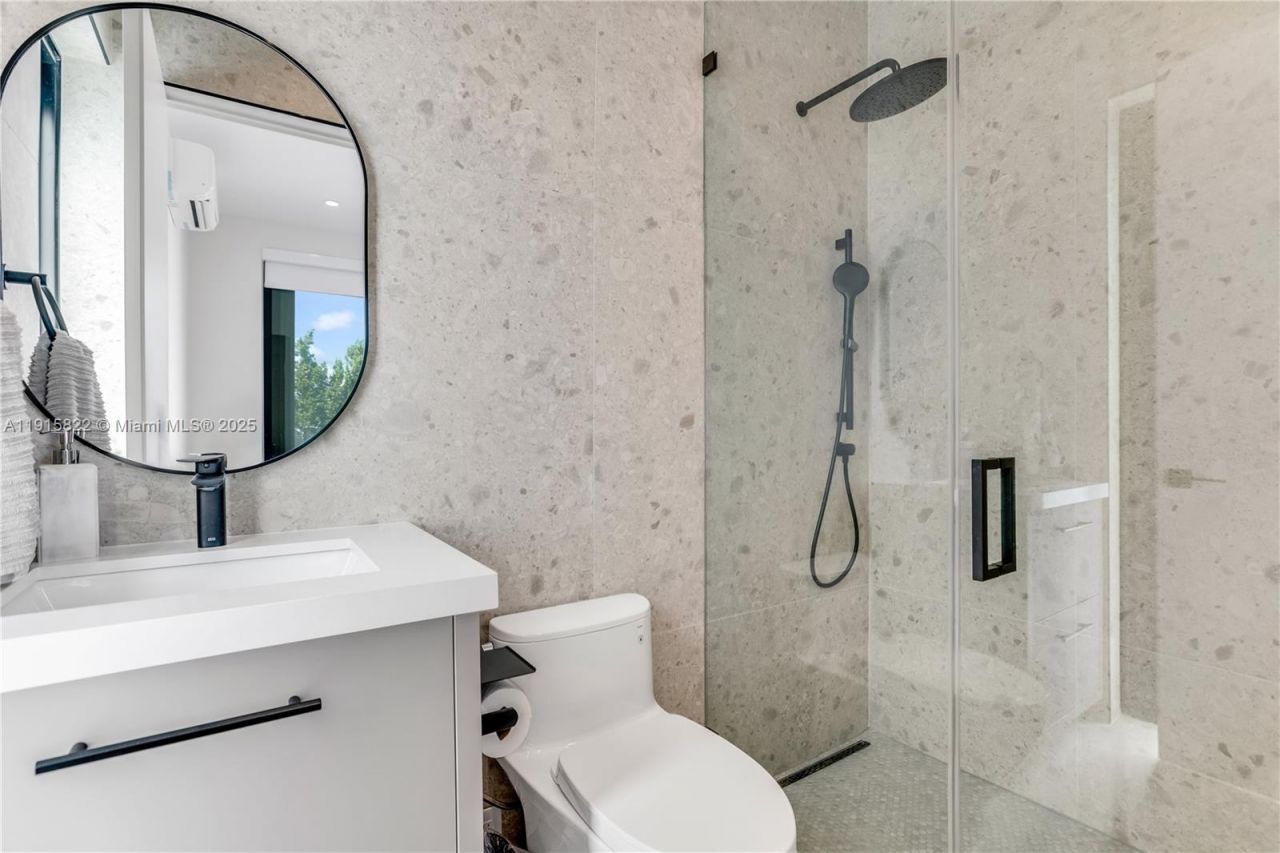 9045 Hawthorne Ave, Surfside, FL 33154 Photo