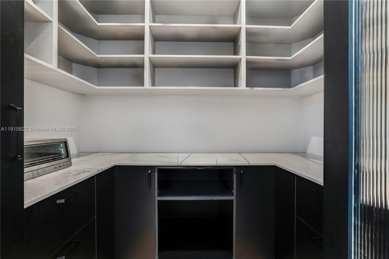 9045 Hawthorne Ave, Surfside, FL 33154 Photo