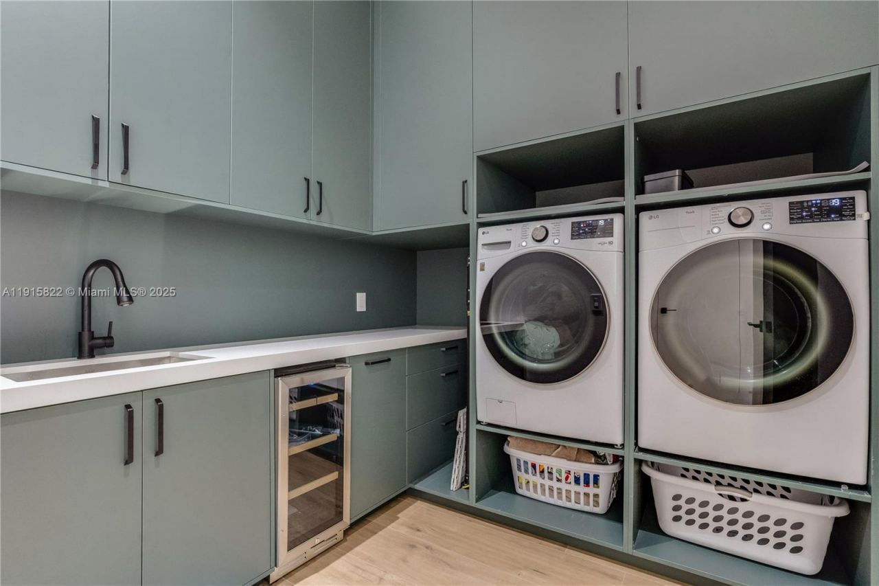 9045 Hawthorne Ave, Surfside, FL 33154 Photo