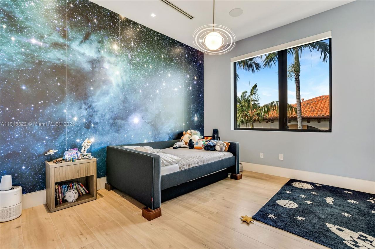 9045 Hawthorne Ave, Surfside, FL 33154 Photo