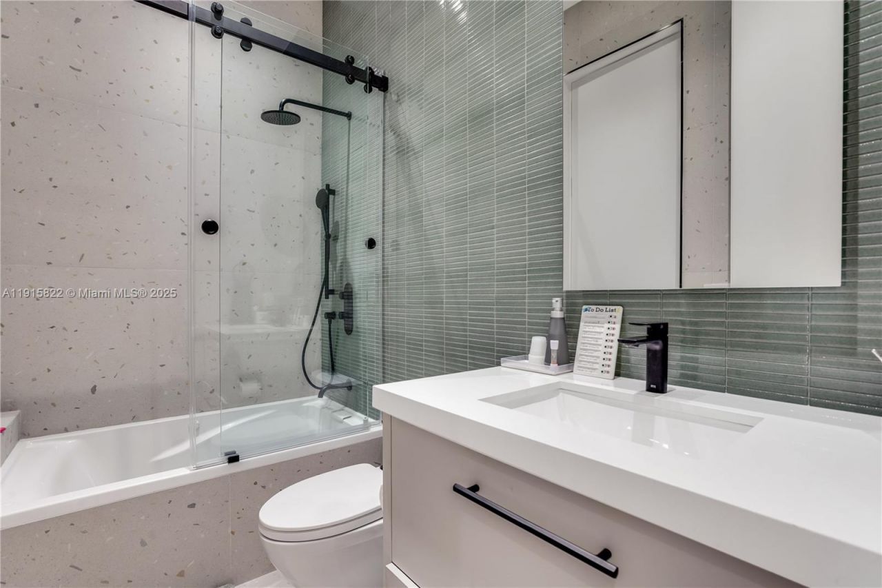 9045 Hawthorne Ave, Surfside, FL 33154 Photo