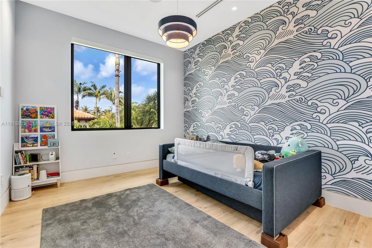 9045 Hawthorne Ave, Surfside, FL 33154 Photo