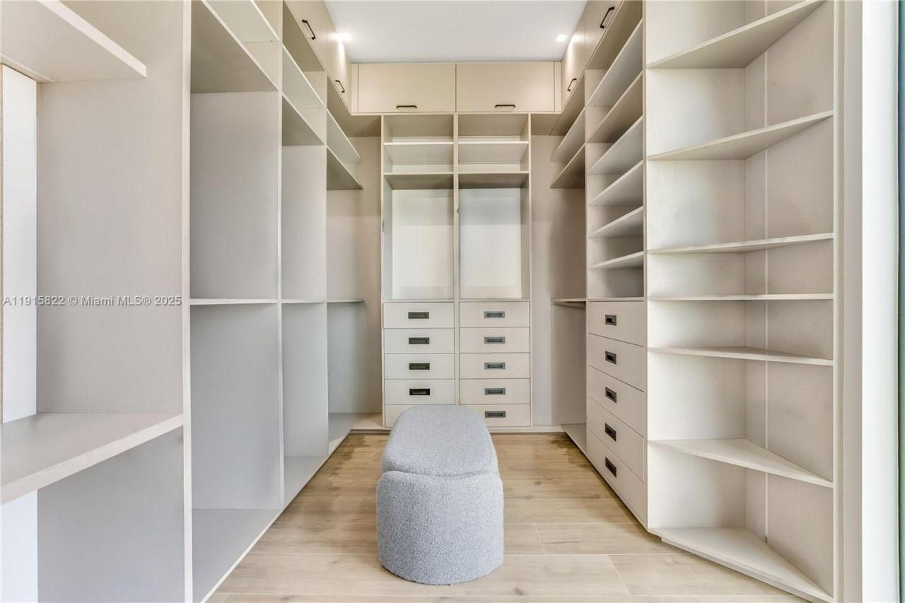 9045 Hawthorne Ave, Surfside, FL 33154 Photo