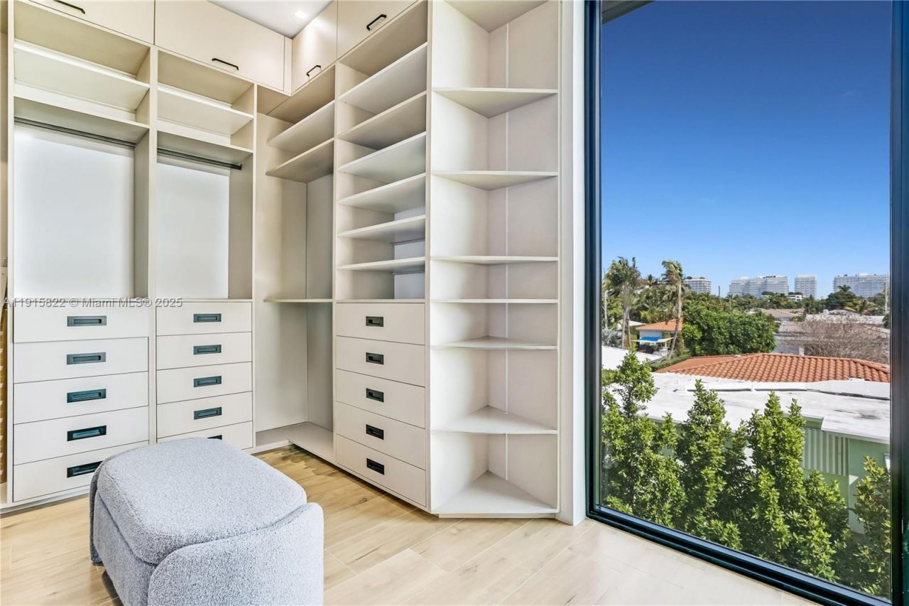 9045 Hawthorne Ave, Surfside, FL 33154 Photo