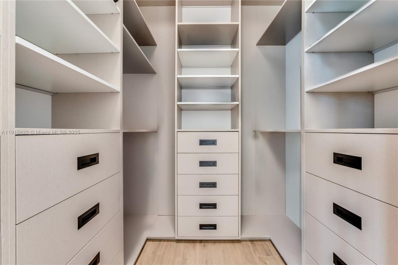 9045 Hawthorne Ave, Surfside, FL 33154 Photo