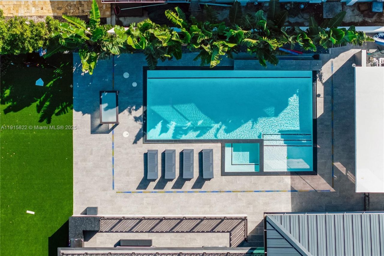 9045 Hawthorne Ave, Surfside, FL 33154 Photo