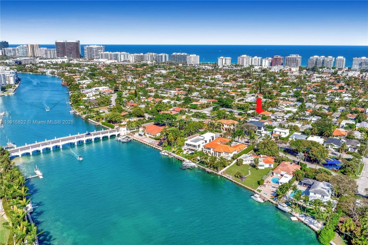 9045 Hawthorne Ave, Surfside, FL 33154 Photo