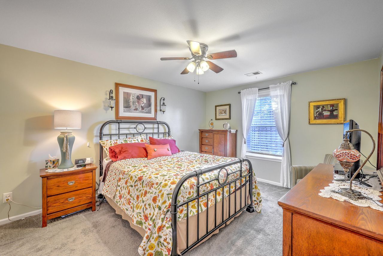 110 Sandy Hook Court Photo 15