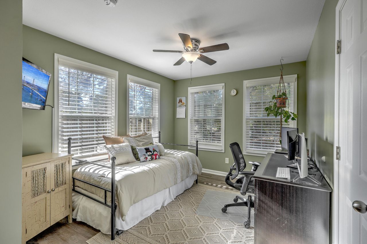 110 Sandy Hook Court Photo 23