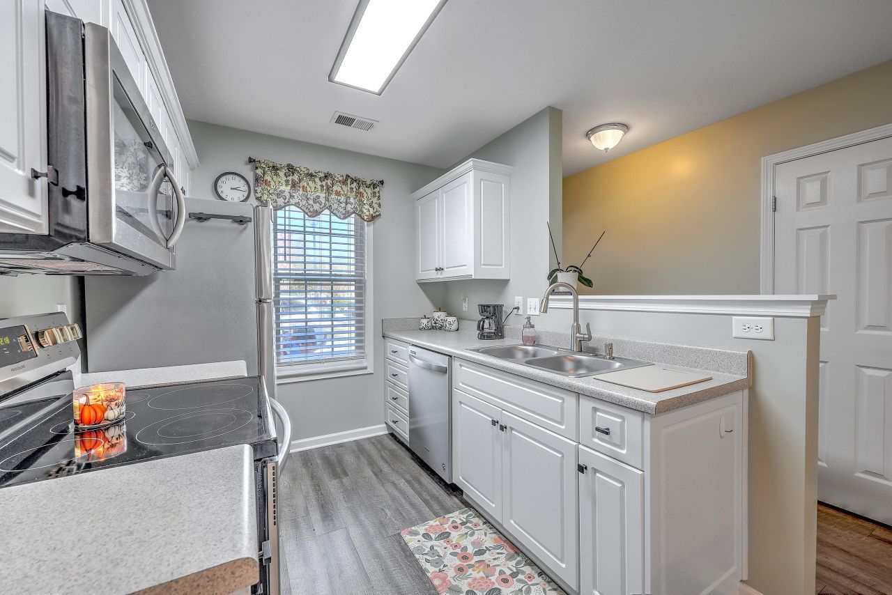 110 Sandy Hook Court Photo 7